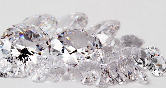 ４Cで変わる、ダイヤの指輪の価格