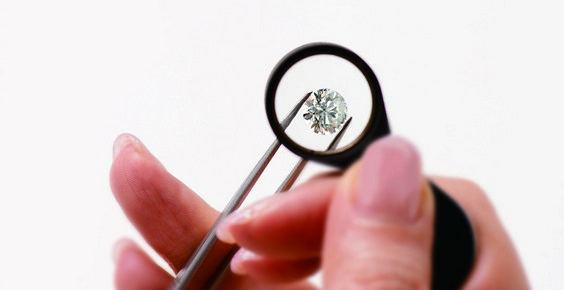 ダイヤ選びはアフターケアもポイント