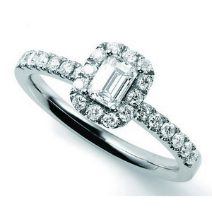 エメラルドカットダイヤ