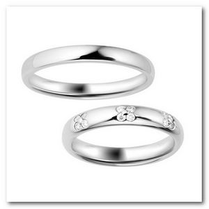 イニシャルモチーフ入り