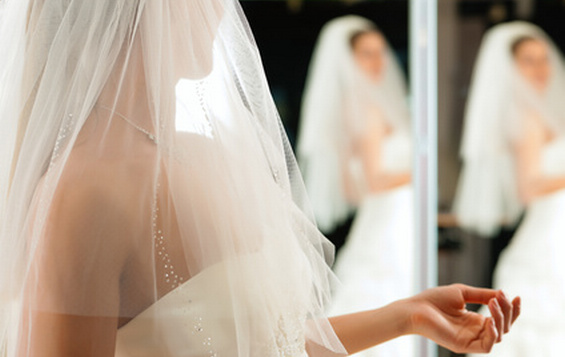 ウェディングドレスを試着するときのポイントを教えて